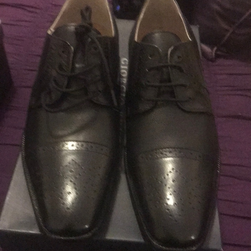 Black dress shoes